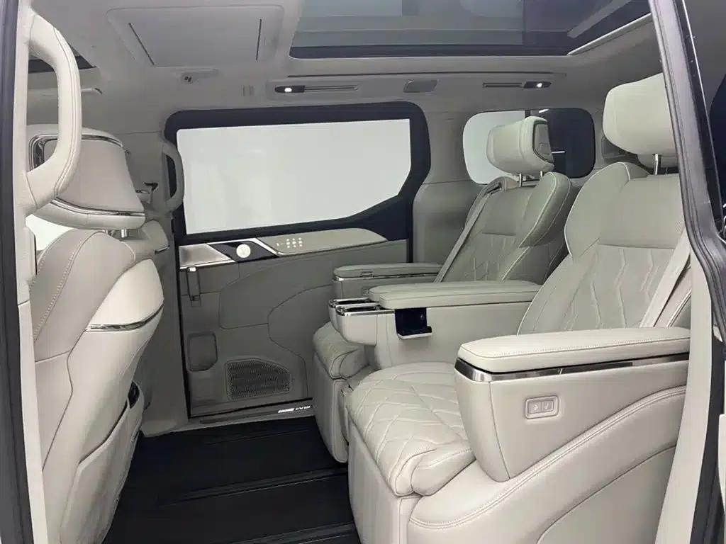 Volvo EM90 2025 Ultra 6-seater — миниатюра 20