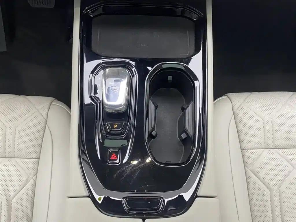Volvo EM90 2025 Ultra 6-seater — миниатюра 21