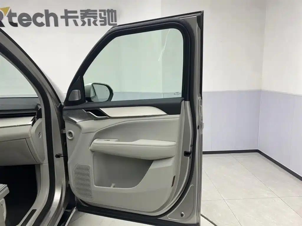 Volvo EM90 2025 Ultra 6-seater — миниатюра 25
