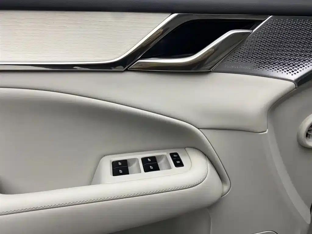 Volvo EM90 2025 Ultra 6-seater — миниатюра 26