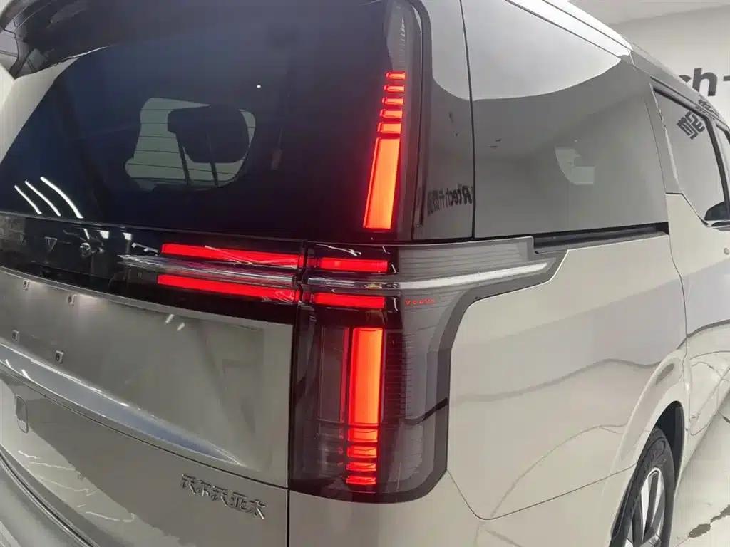 Volvo EM90 2025 Ultra 6-seater — миниатюра 10