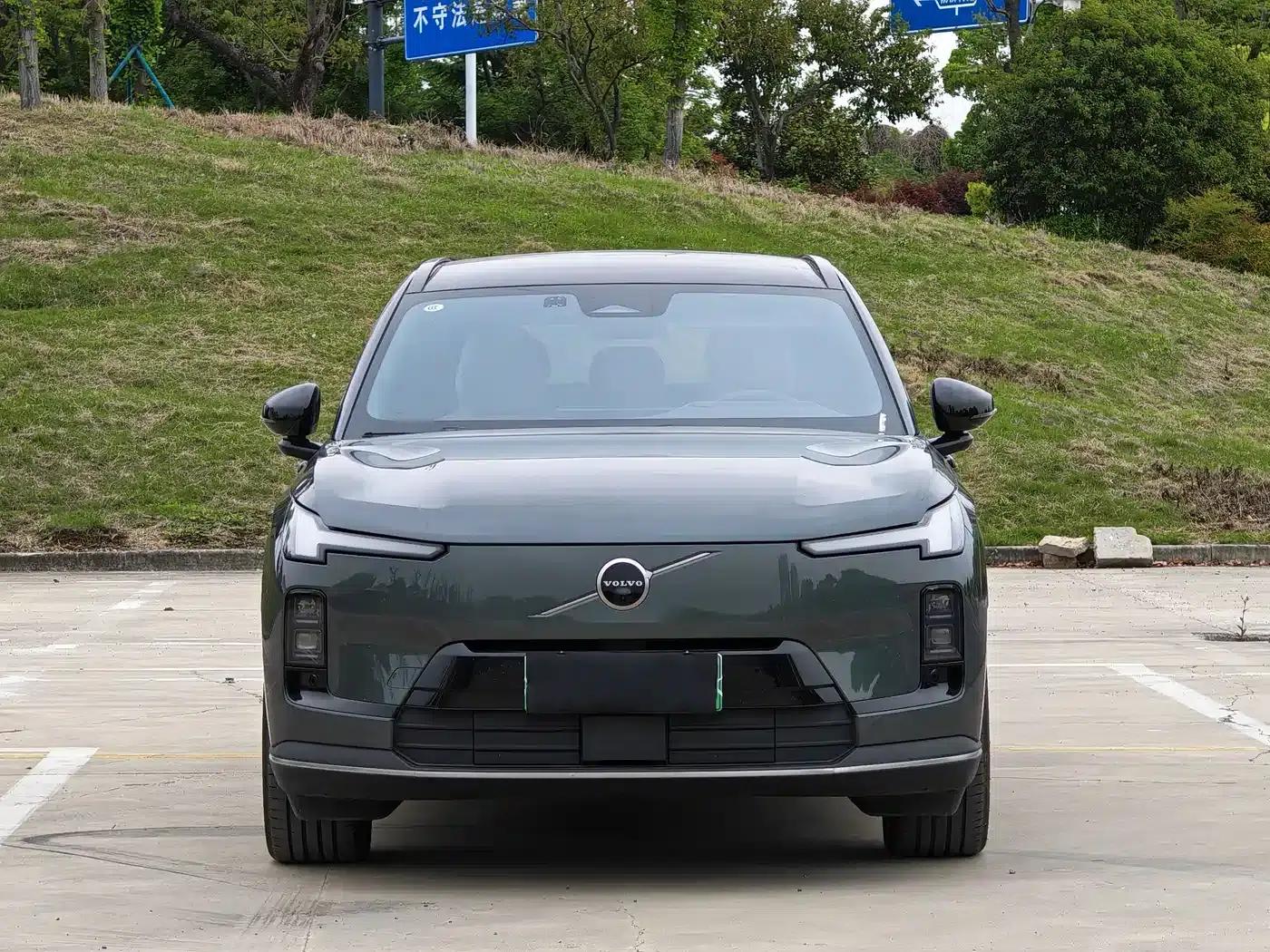 2026 Volvo XC70 Plug-in Hybrid, All-Wheel Drive, Ultra Range — миниатюра 2