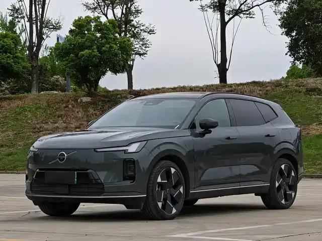 2026 Volvo XC70 Plug-in Hybrid, All-Wheel Drive, Ultra Range