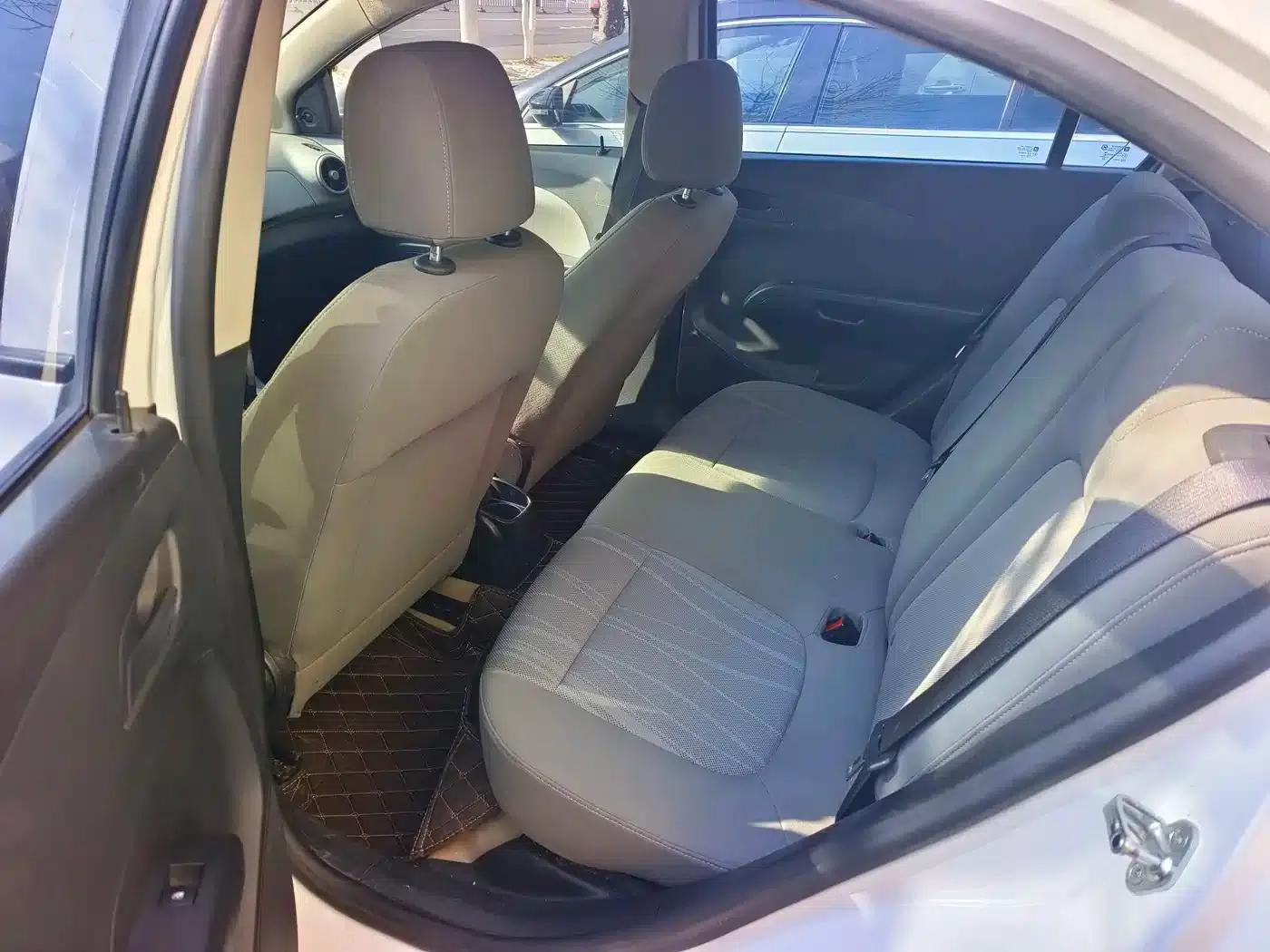 2014 Aveo Sedan 1.4SL AT Fashion Sunroof Edition — миниатюра 6