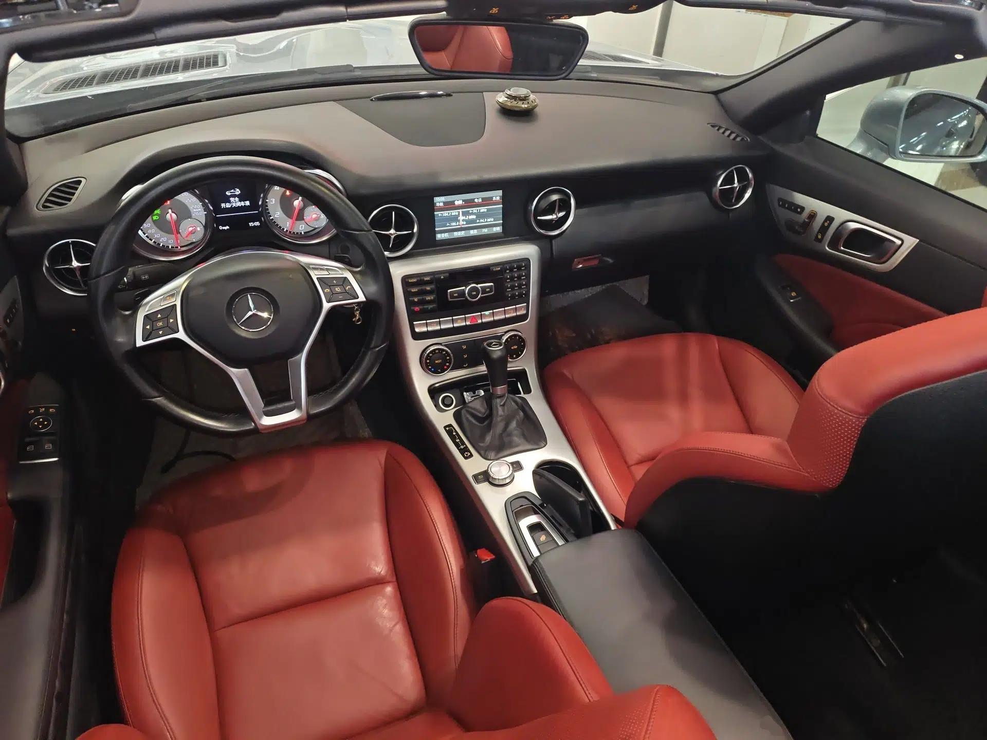 Mercedes-Benz SLK-Class 2011 SLK 200 Fashion Model — миниатюра 13
