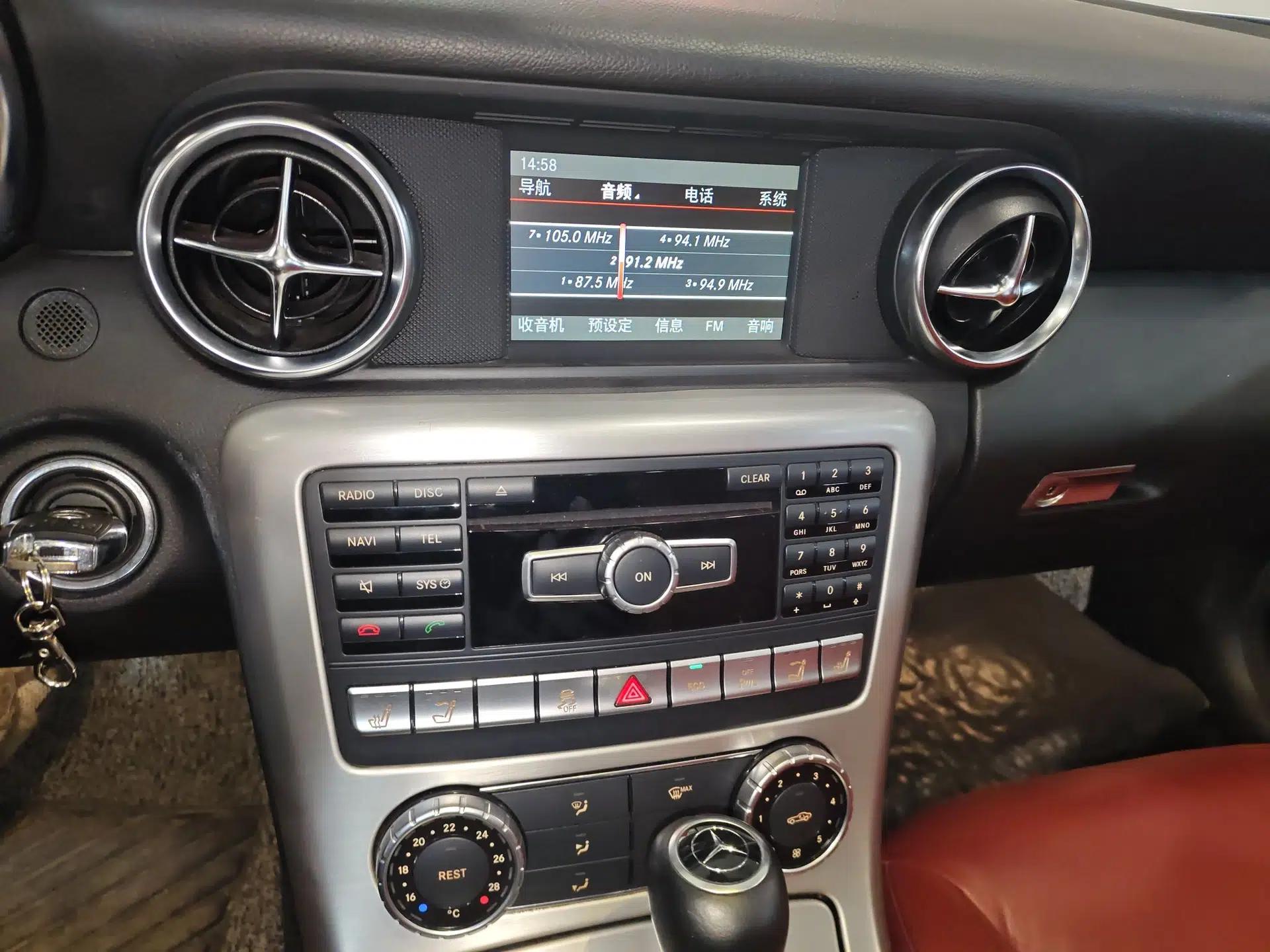Mercedes-Benz SLK-Class 2011 SLK 200 Fashion Model — миниатюра 16