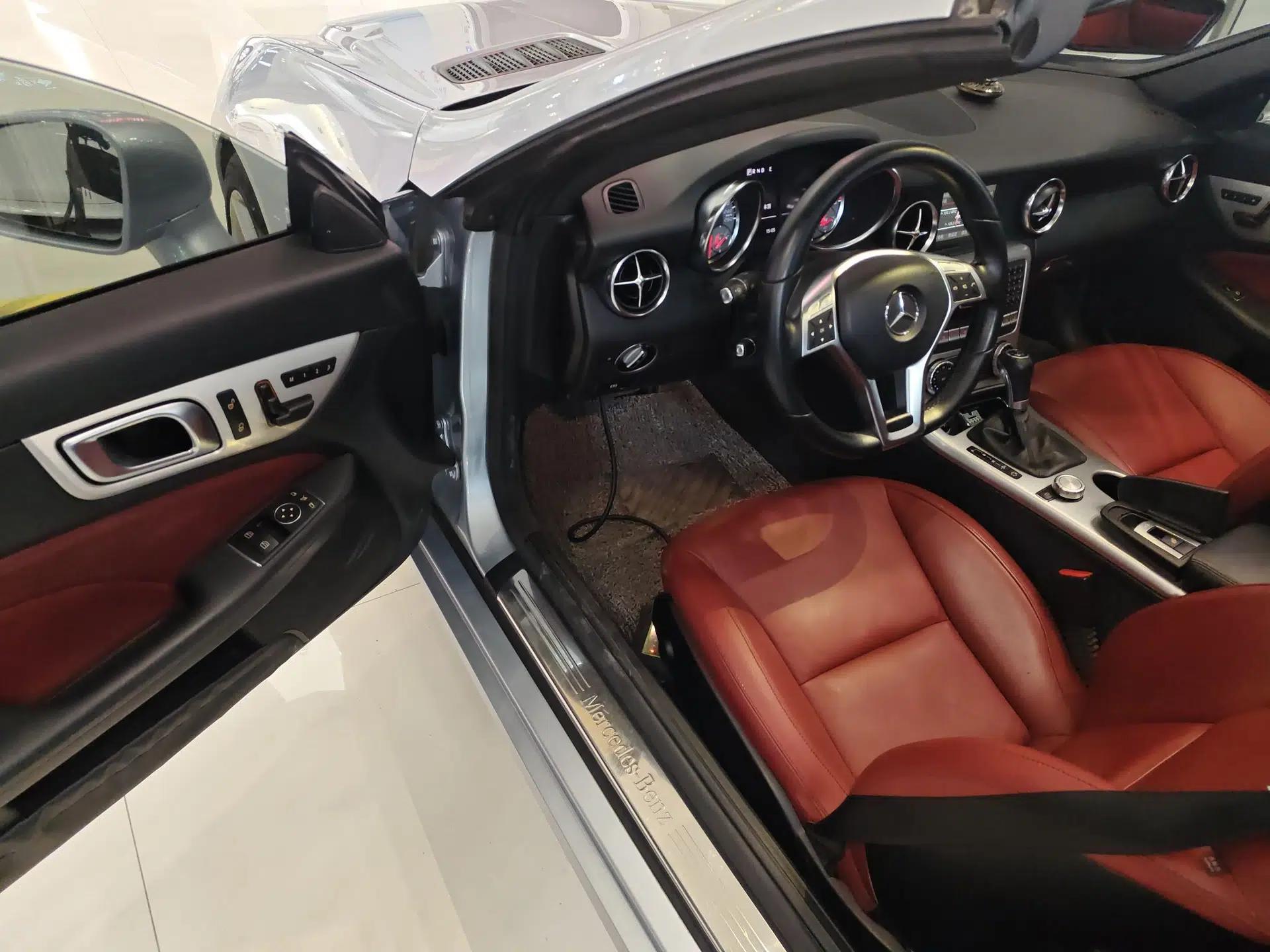 Mercedes-Benz SLK-Class 2011 SLK 200 Fashion Model — миниатюра 19
