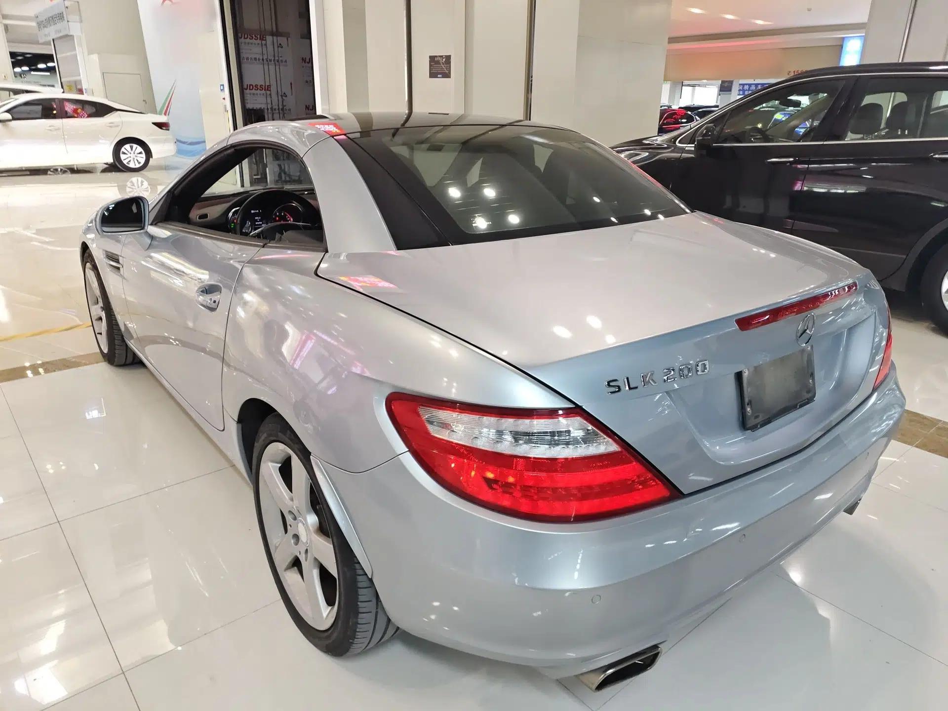 Mercedes-Benz SLK-Class 2011 SLK 200 Fashion Model — миниатюра 4