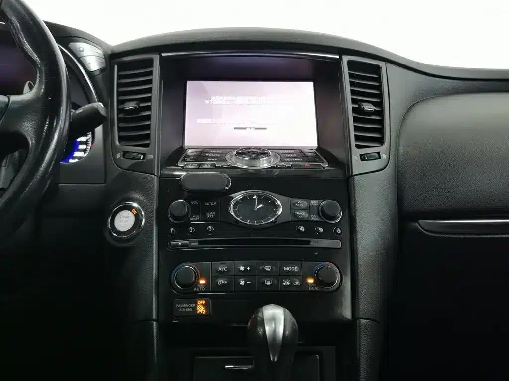 Infiniti QX70 2013 3.7L Standard Edition — миниатюра 12