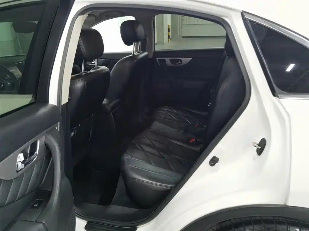 Infiniti QX70 2013 3.7L Standard Edition — миниатюра 15