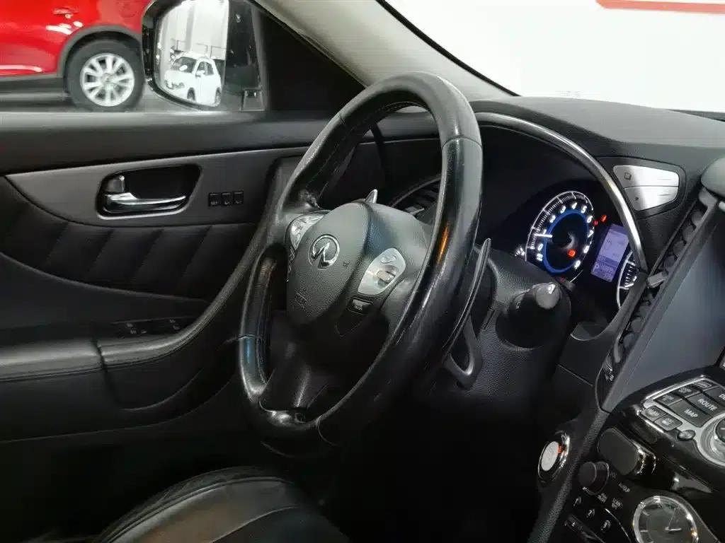 Infiniti QX70 2013 3.7L Standard Edition — миниатюра 22