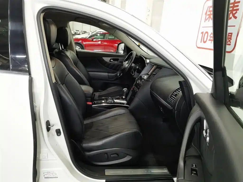 Infiniti QX70 2013 3.7L Standard Edition — миниатюра 23