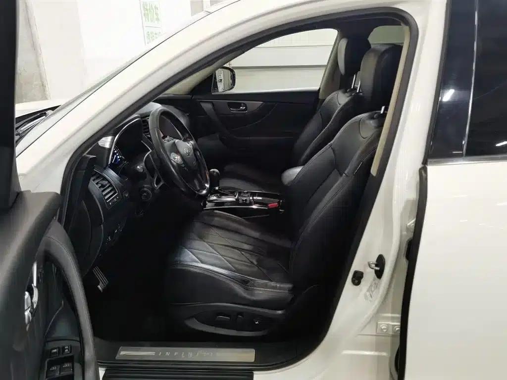 Infiniti QX70 2013 3.7L Standard Edition — миниатюра 10