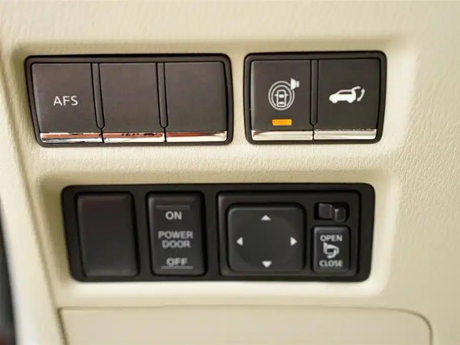 2011 Infiniti QX56 — миниатюра 12