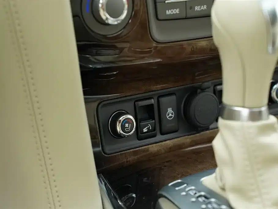 2011 Infiniti QX56 — миниатюра 17