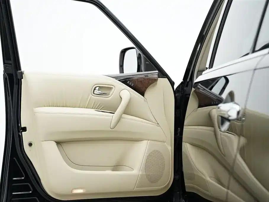 2011 Infiniti QX56 — миниатюра 10