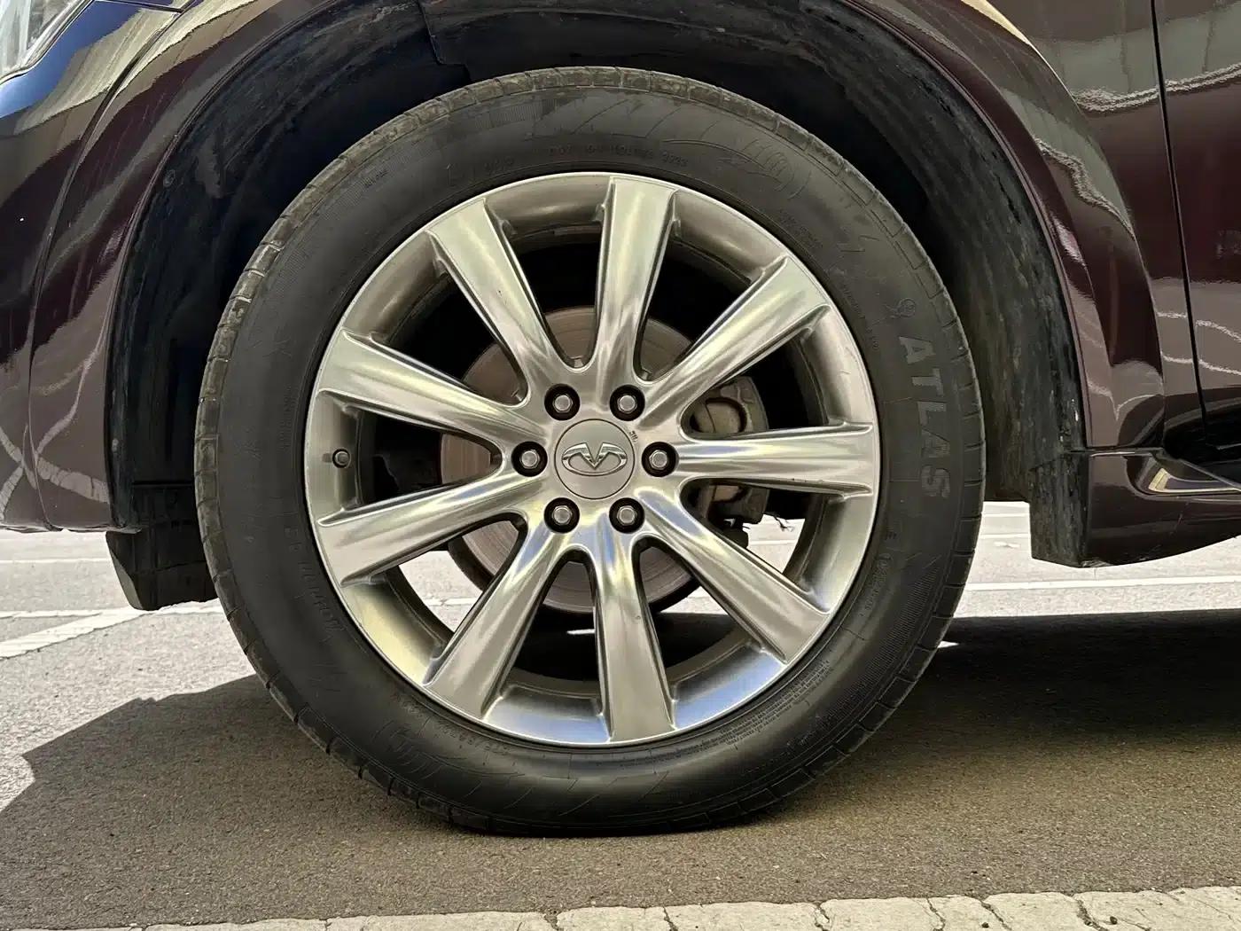2011 Infiniti QX56 — миниатюра 21