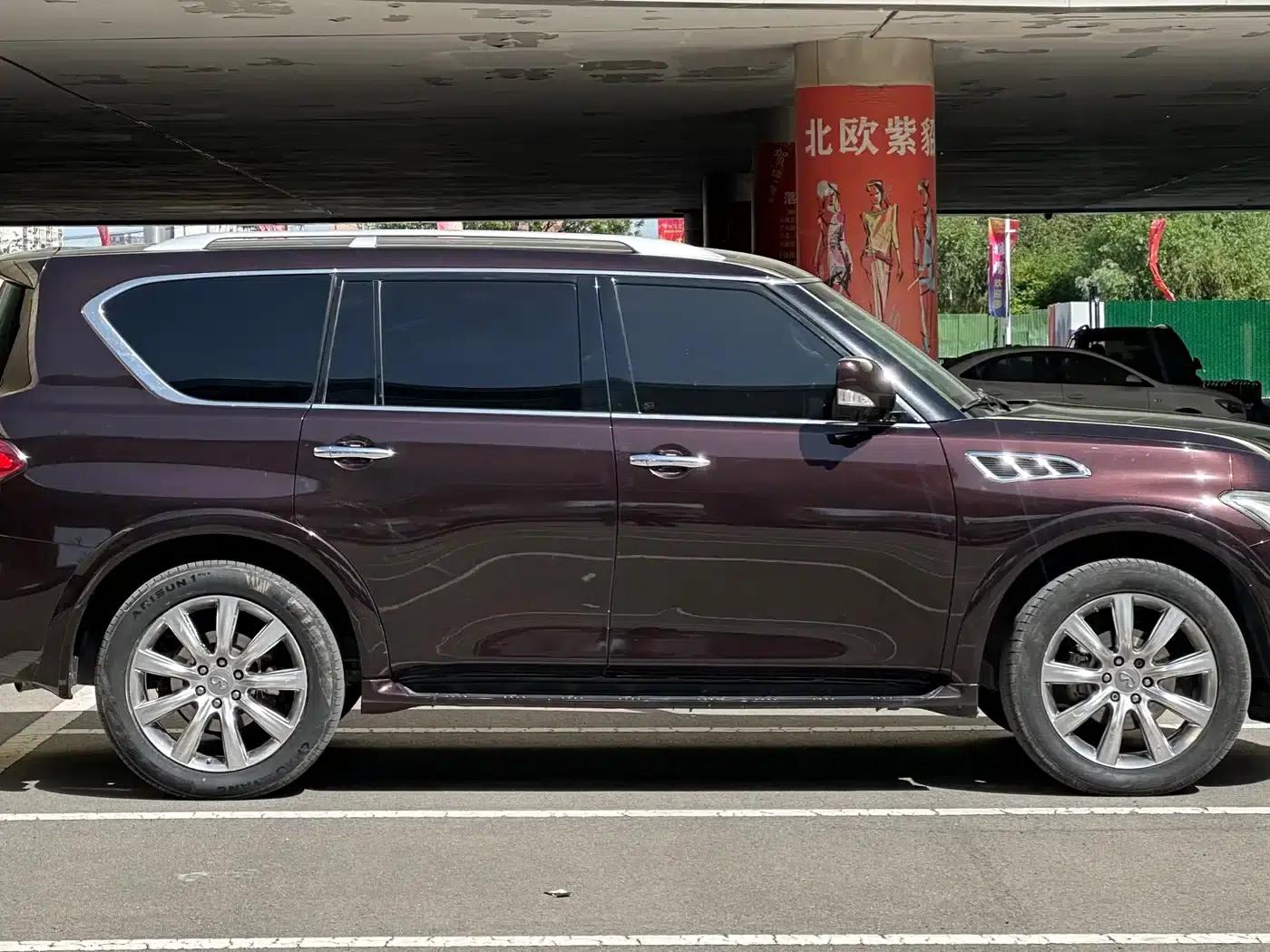 2011 Infiniti QX56 — миниатюра 4