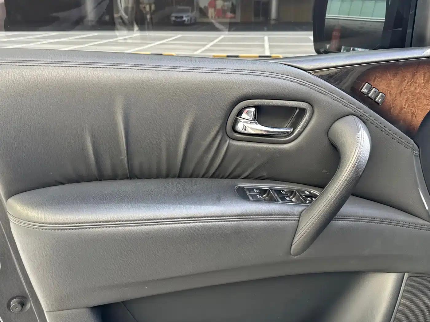 2011 Infiniti QX56 — миниатюра 10