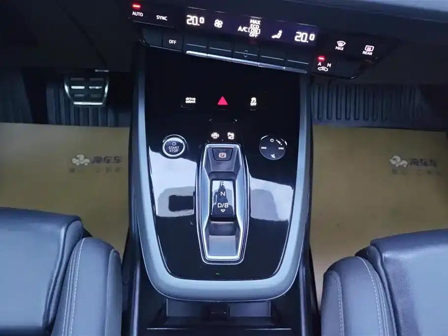 Audi Q5 e-tron 2023 Model 40 e-tron Shining Edition Mecha Set — миниатюра 16
