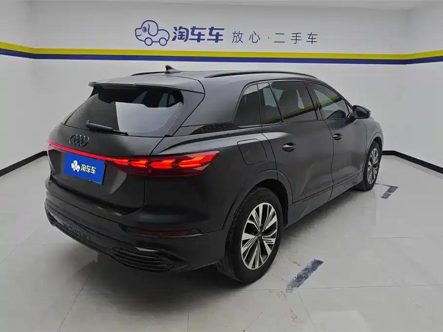 Audi Q5 e-tron 2023 Model 40 e-tron Shining Edition Mecha Set — миниатюра 3
