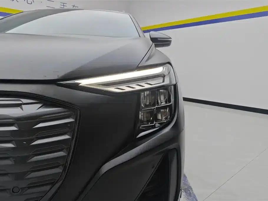 Audi Q5 e-tron 2023 Model 40 e-tron Shining Edition Mecha Set — миниатюра 5