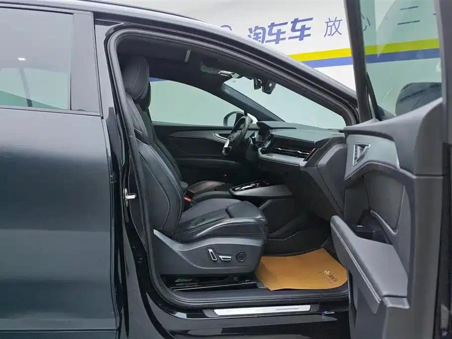 Audi Q5 e-tron 2023 Model 40 e-tron Shining Edition Mecha Set — миниатюра 8