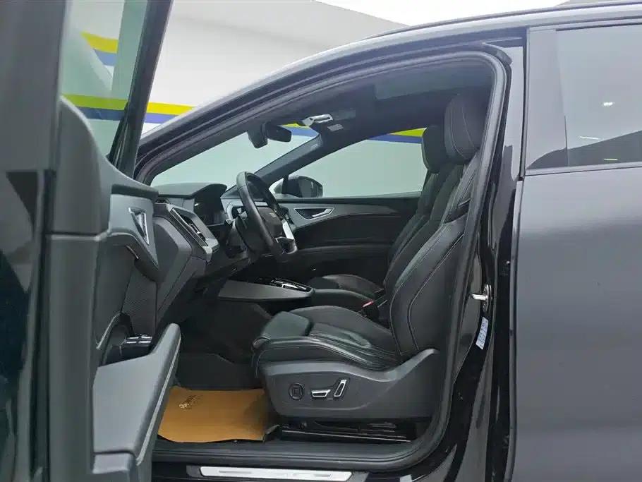 Audi Q5 e-tron 2023 Model 40 e-tron Shining Edition Mecha Set — миниатюра 9