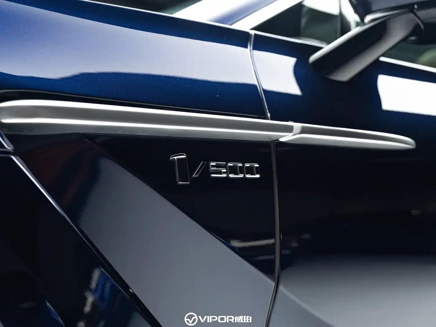 Aston Martin DBX 2020 4.0T V8 1913 First Edition Limited Edition — миниатюра 7