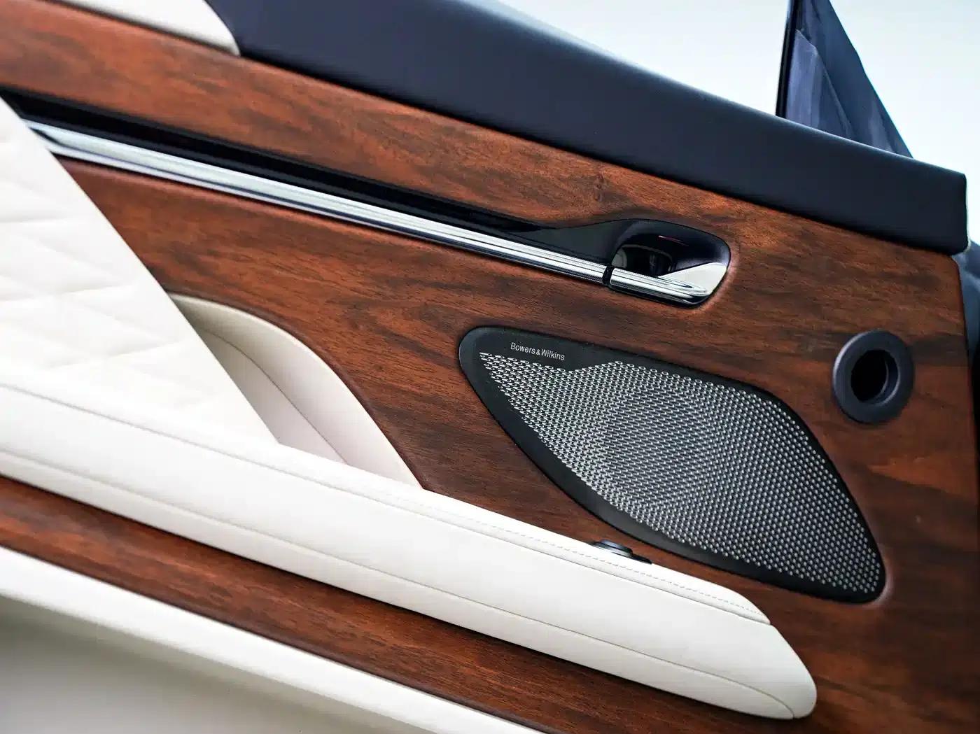 Aston Martin DB12 2025 4.0T V8 Volante — миниатюра 11