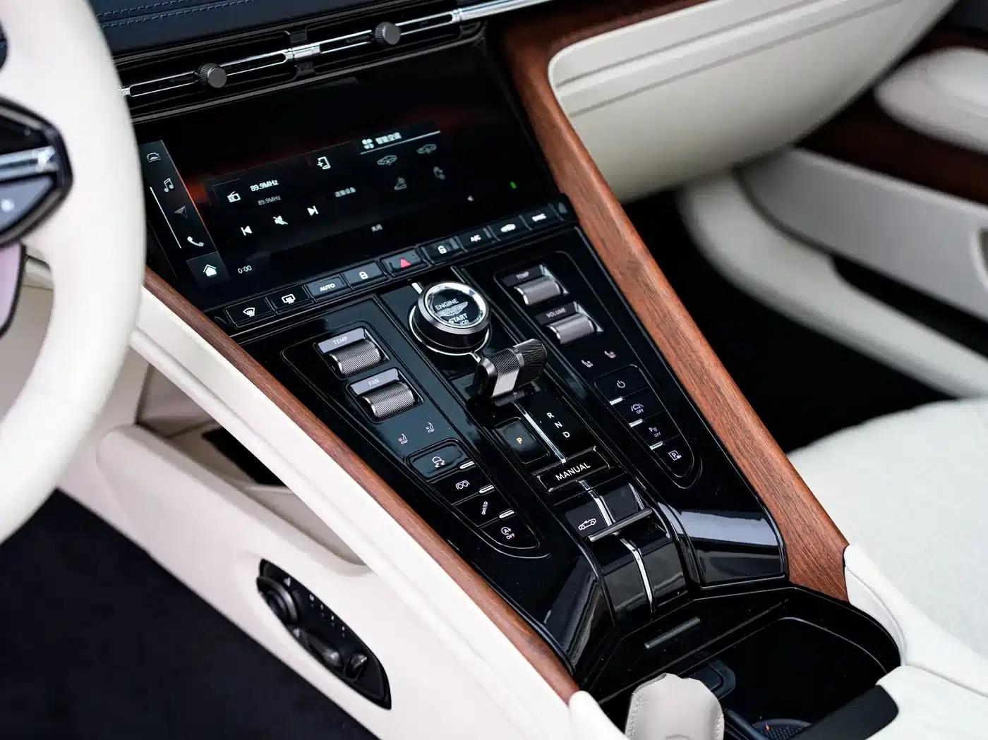 Aston Martin DB12 2025 4.0T V8 Volante — миниатюра 12