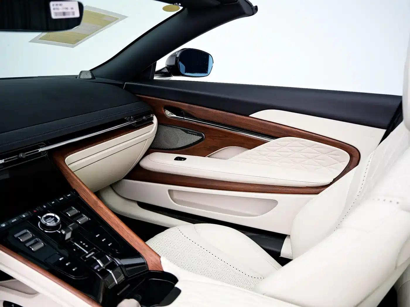Aston Martin DB12 2025 4.0T V8 Volante — миниатюра 16