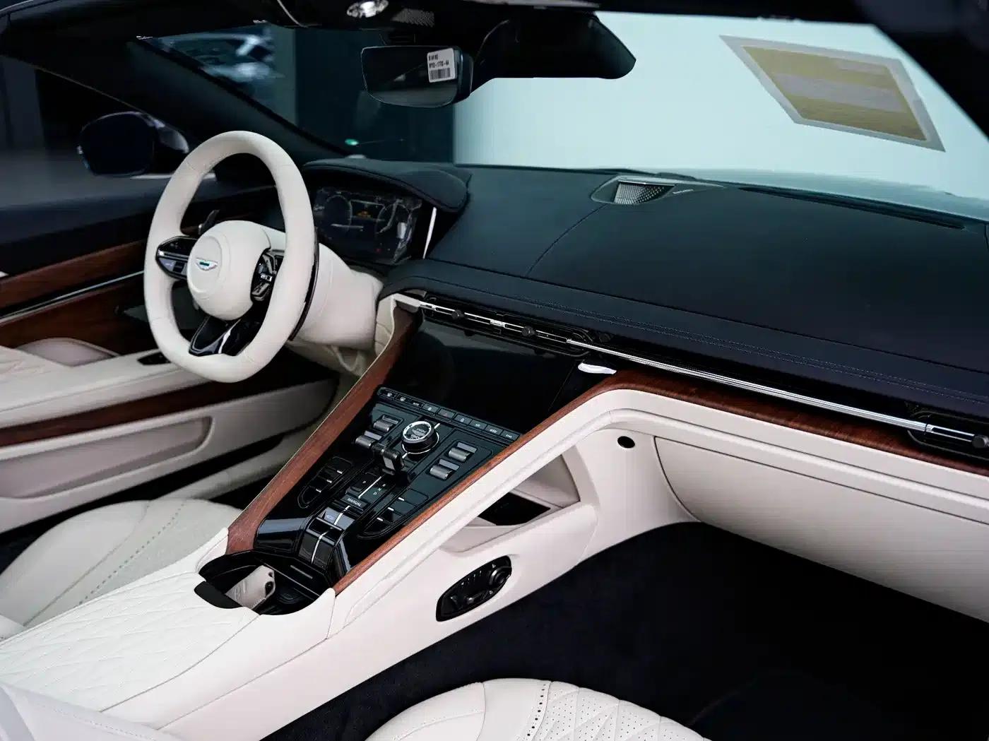 Aston Martin DB12 2025 4.0T V8 Volante — миниатюра 22