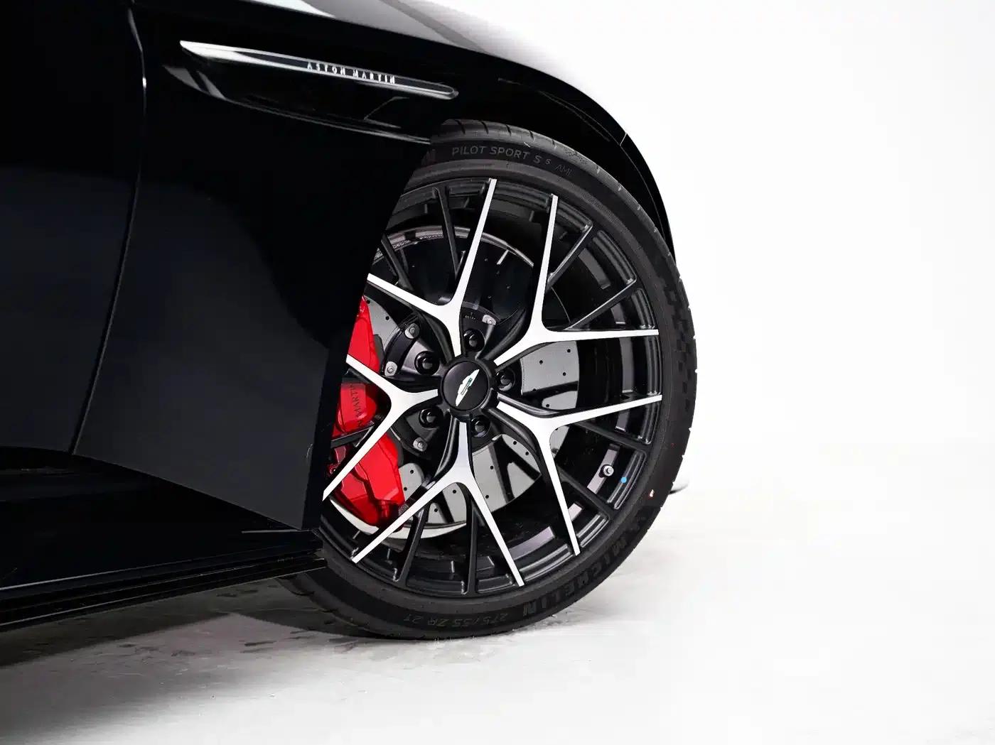 Aston Martin DB12 2025 4.0T V8 Volante — миниатюра 8