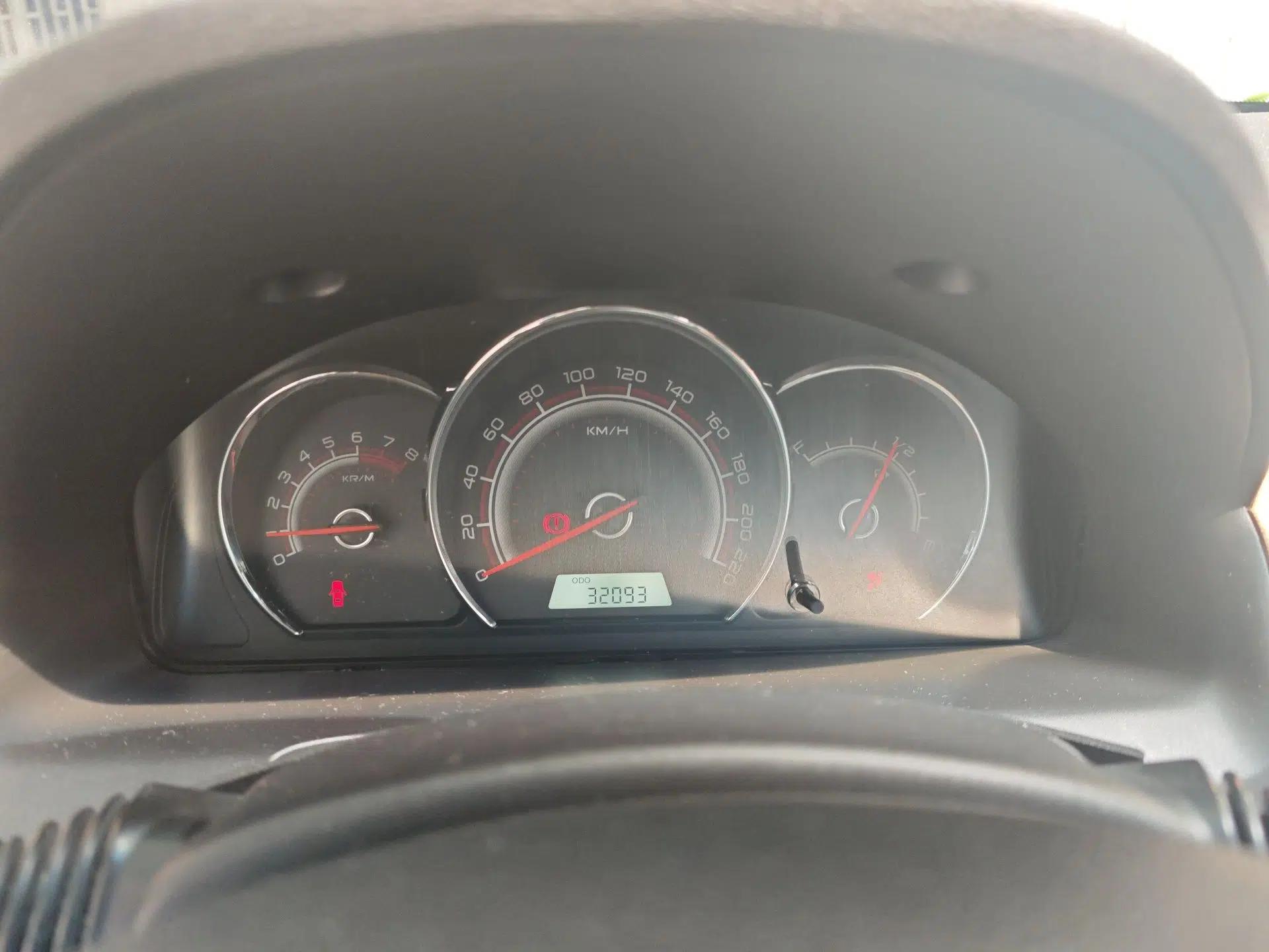 Baojun 630 2013 1.5L manual Comfort trim — миниатюра 12