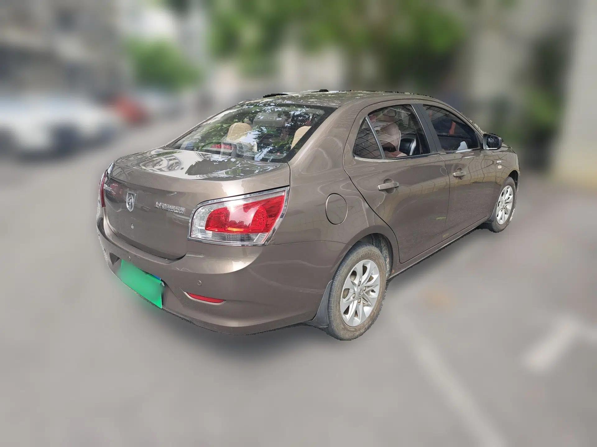 Baojun 630 2013 1.5L manual Comfort trim — миниатюра 6
