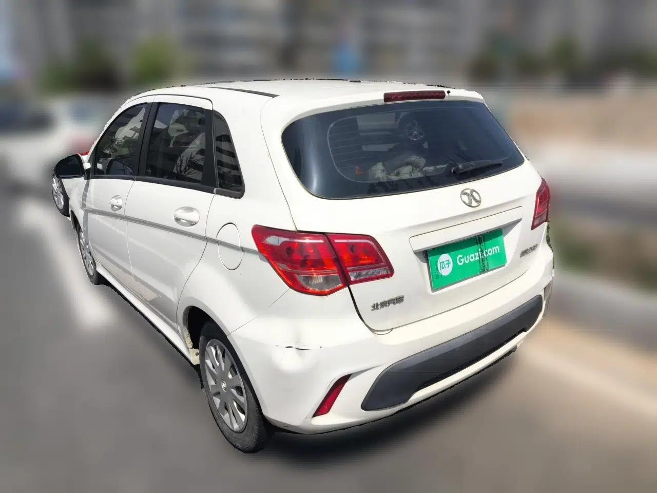 BAIC Senova D20 2015 Hatchback 1.3L Manual Leisure Edition — миниатюра 4