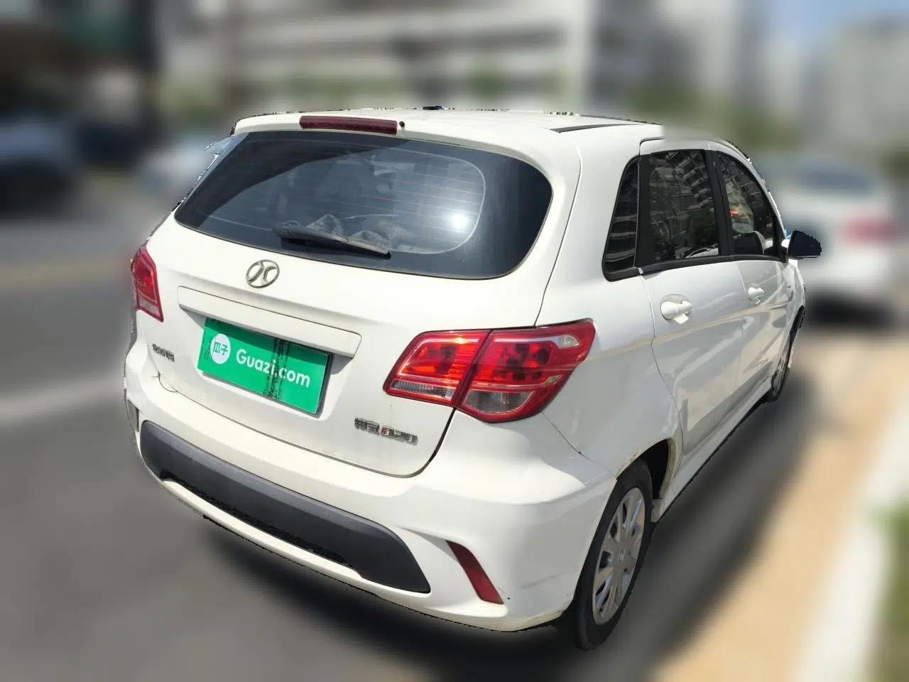 BAIC Senova D20 2015 Hatchback 1.3L Manual Leisure Edition — миниатюра 6