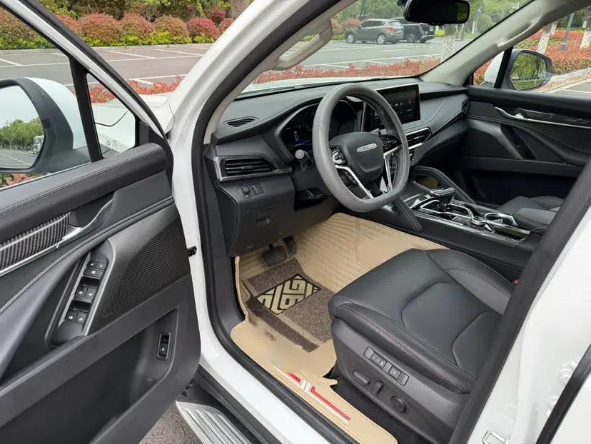SAIC MAXUS D90 Pro 2020 2.0T Gasoline 4x4 Flagship Edition 7 Seats — миниатюра 17