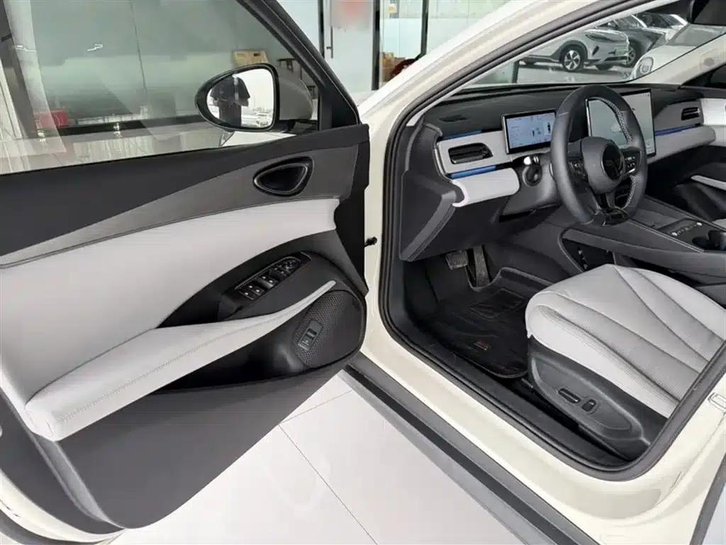 Seal 06 DM-i Touring Edition 2025 DM-i 150KM Flagship Model — миниатюра 11