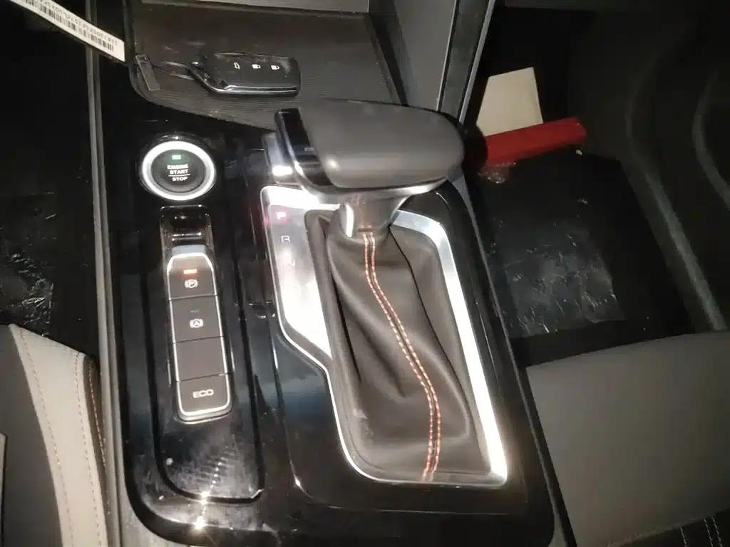 Baojun RC-6 2019 1.5T CVT 24-Hour Online Luxury Edition — миниатюра 14