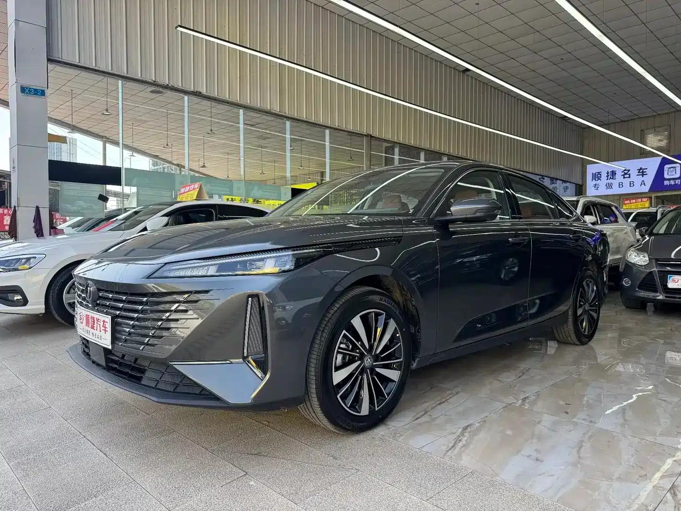 Changan Eado PHEV 2025 Smart Blue Whale 145KM Battleship Edition — миниатюра 1