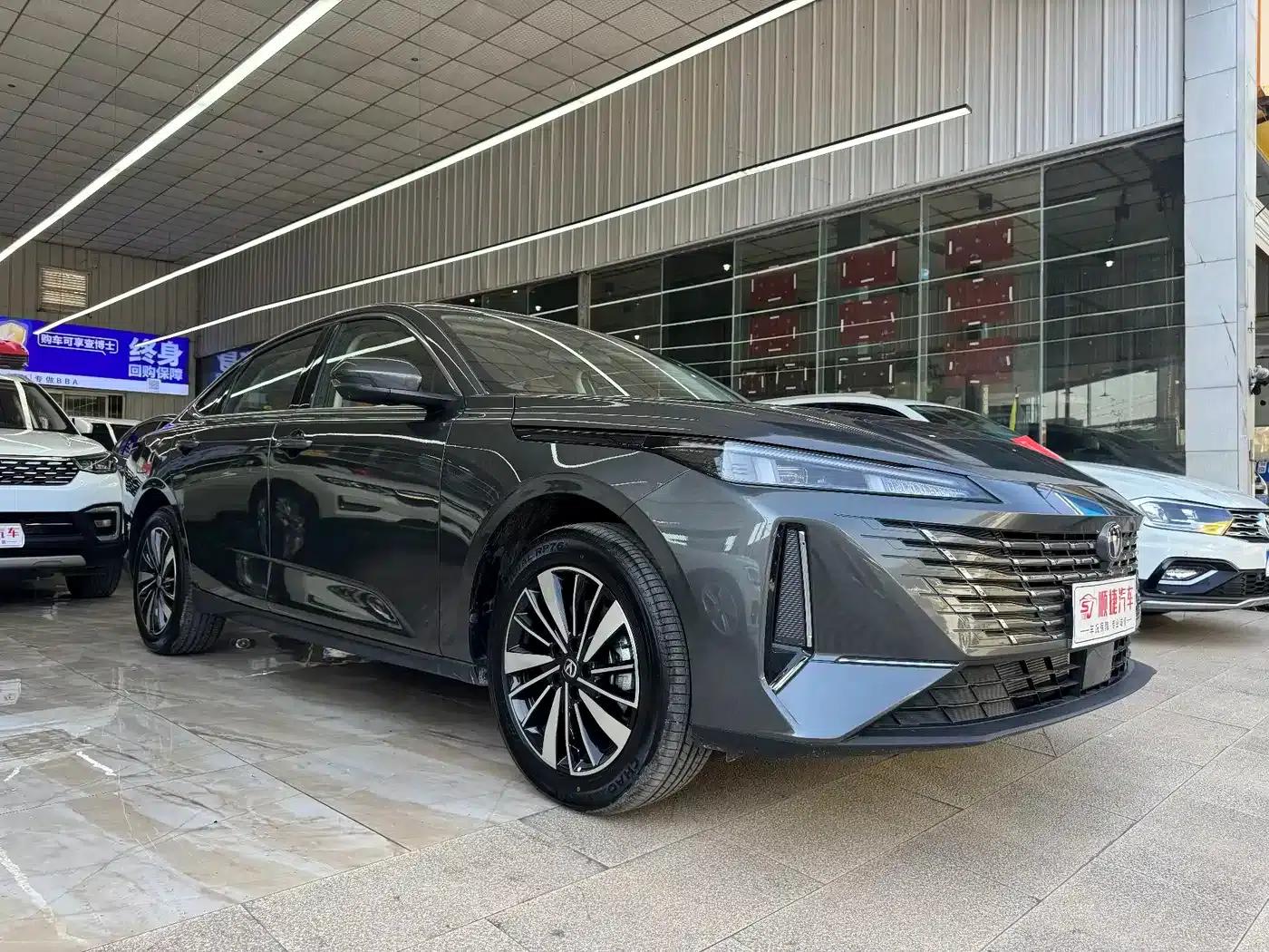 Changan Eado PHEV 2025 Smart Blue Whale 145KM Battleship Edition — миниатюра 3