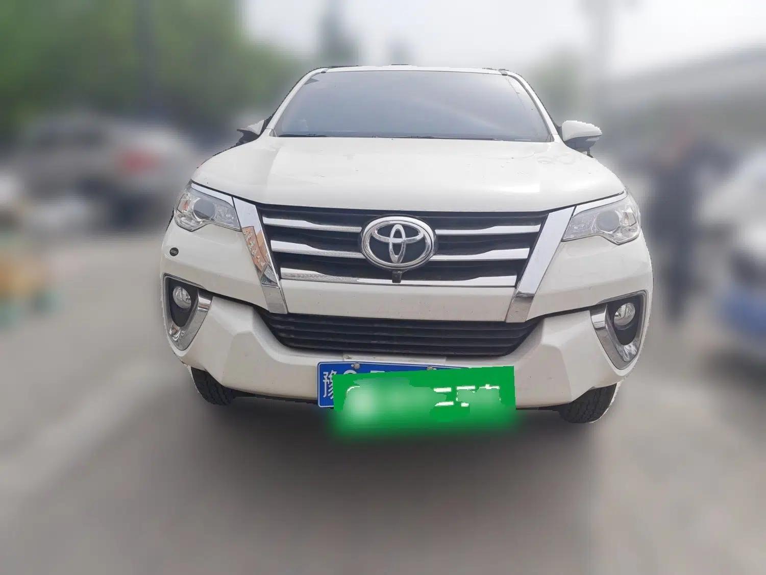Toyota Fortuner  — миниатюра 2