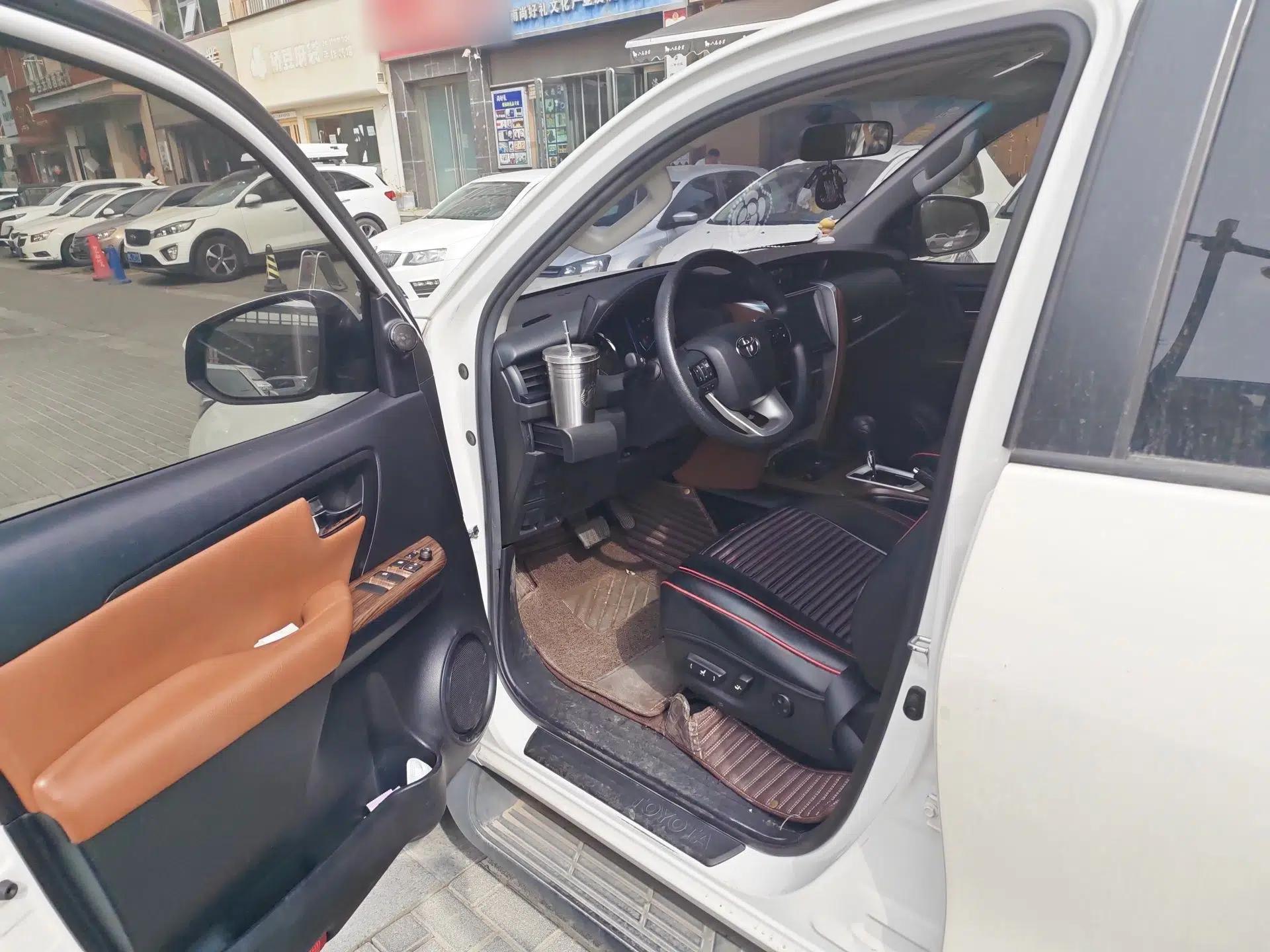 Toyota Fortuner  — миниатюра 17