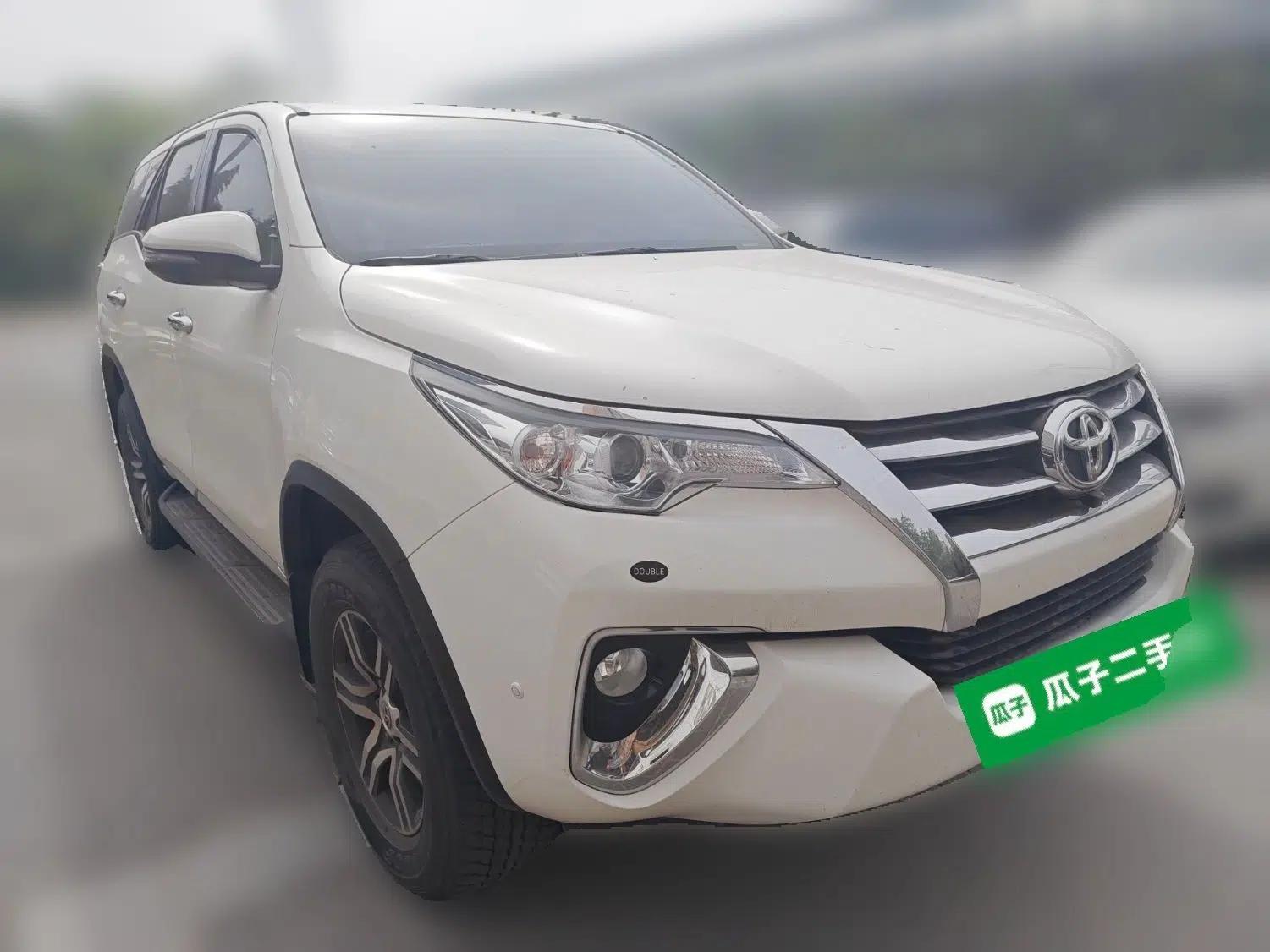 Toyota Fortuner  — миниатюра 3