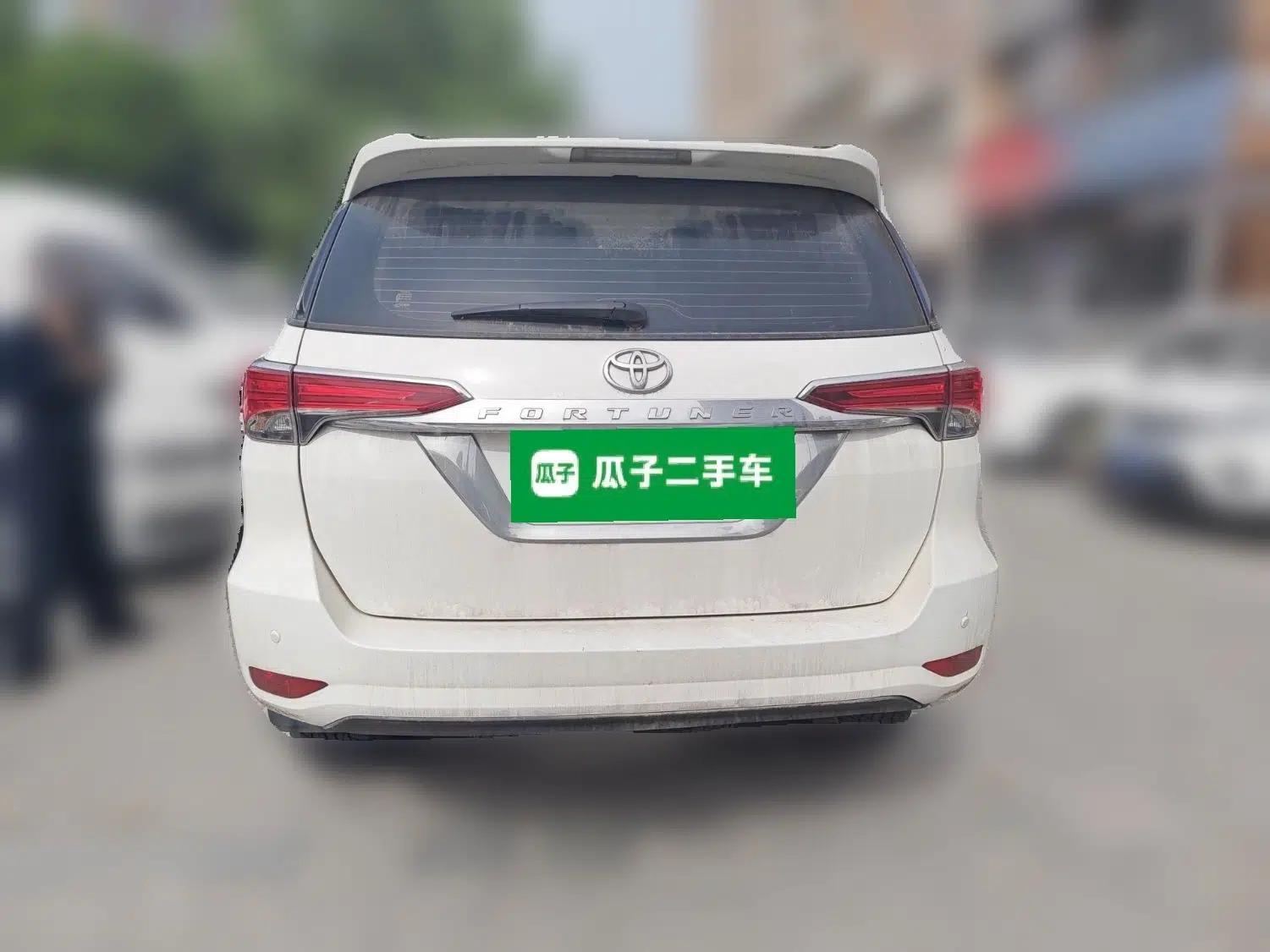 Toyota Fortuner  — миниатюра 5
