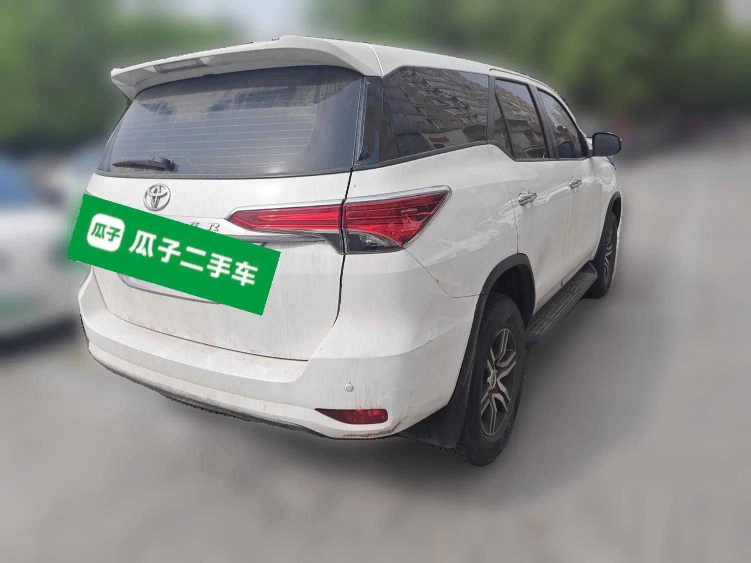 Toyota Fortuner  — миниатюра 6