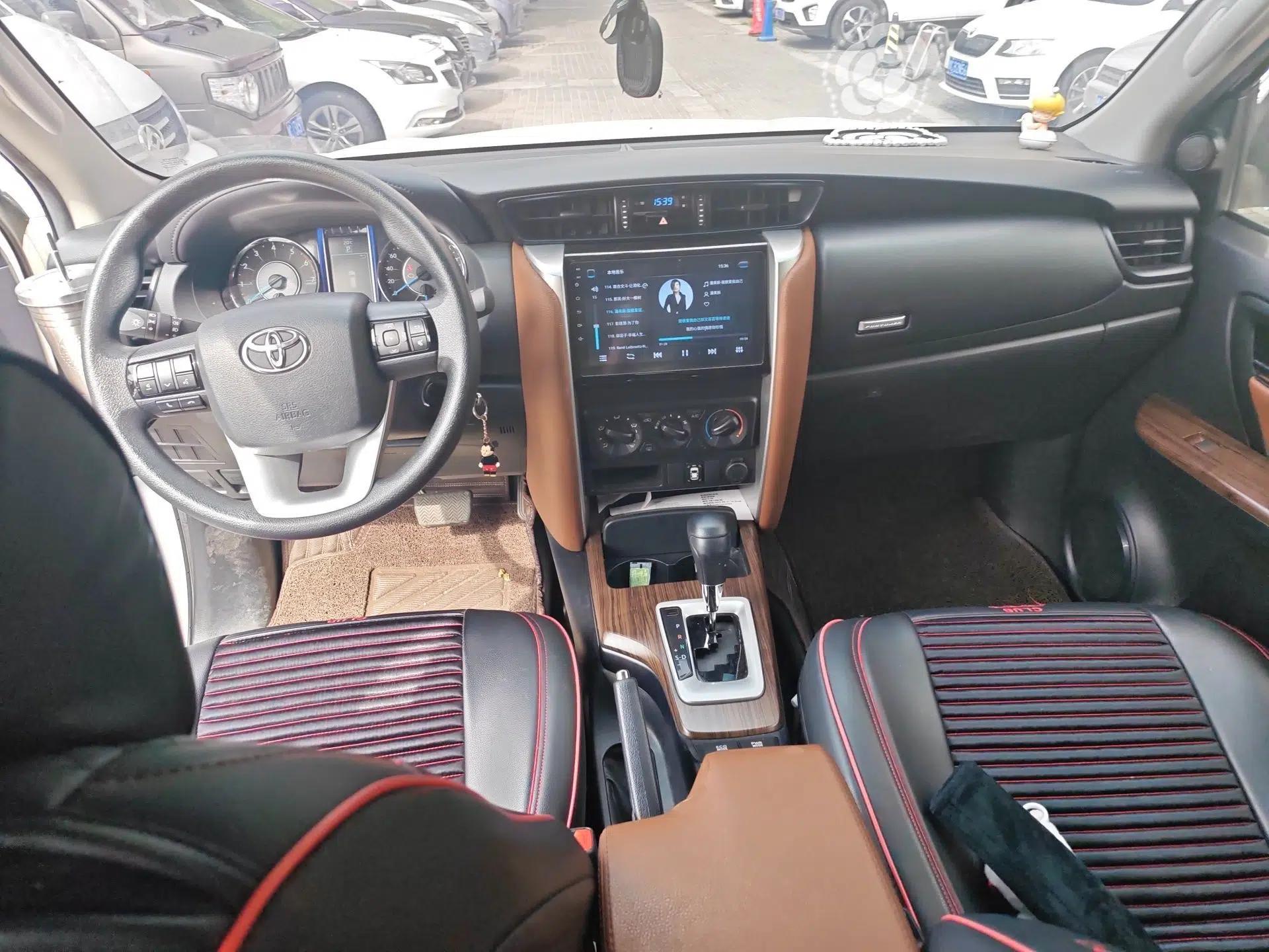 Toyota Fortuner  — миниатюра 10