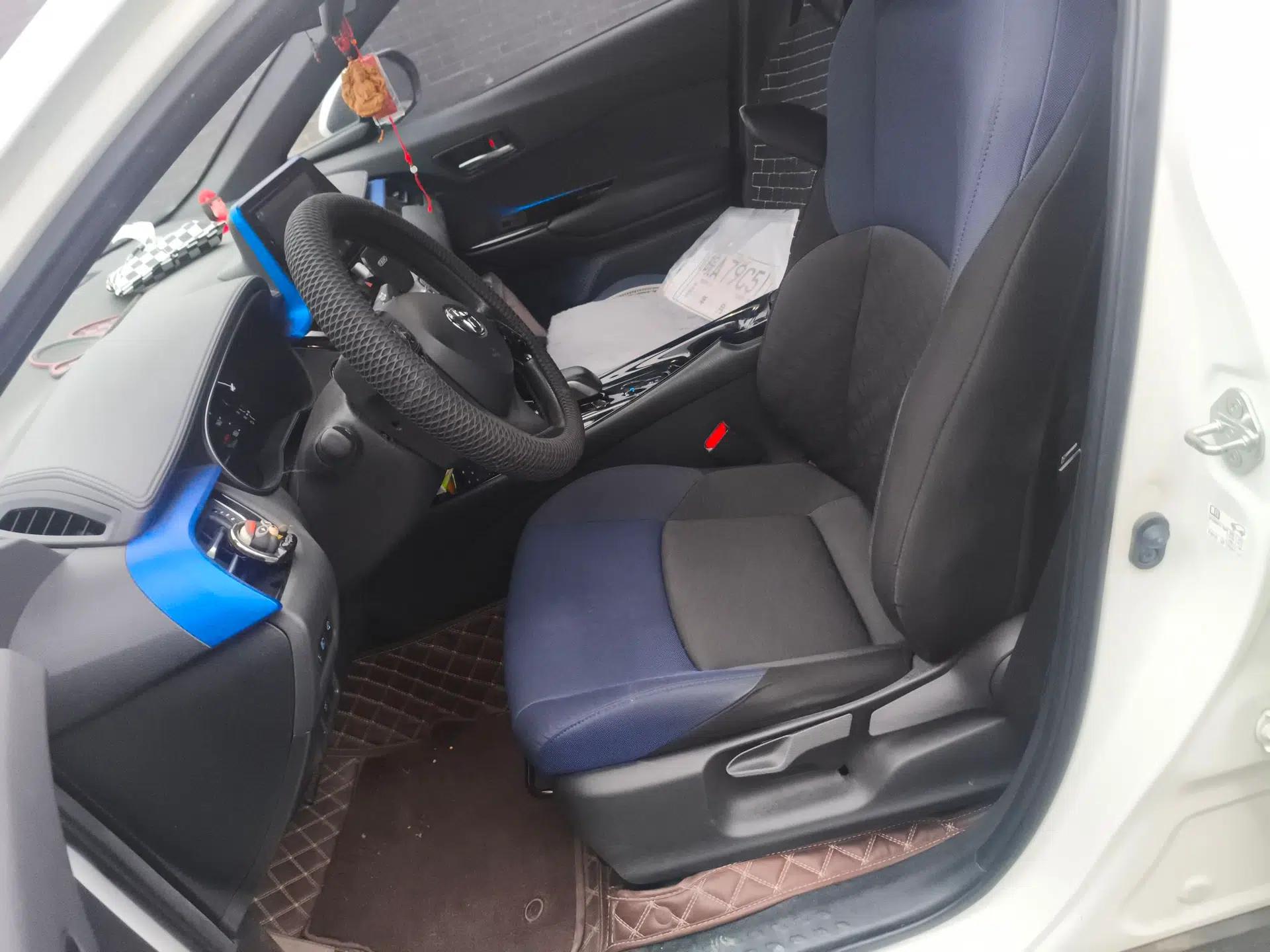 Toyota C-HR EV 2020 Luxury Sunroof Edition — миниатюра 14